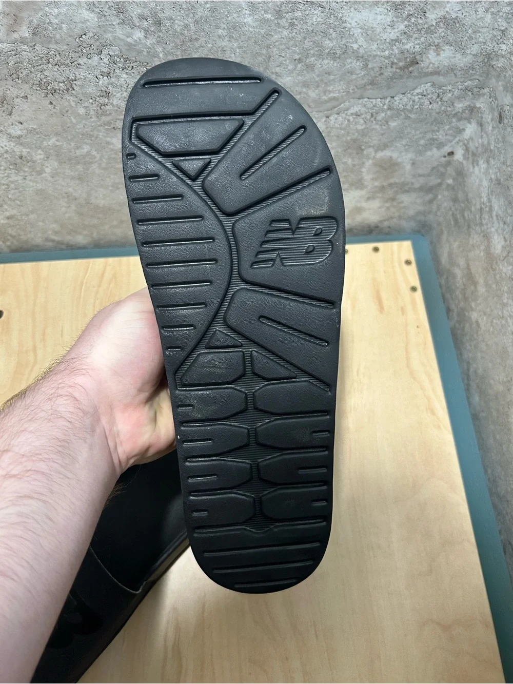 black New Balance 200 slip-on slide sandals men’s size 11